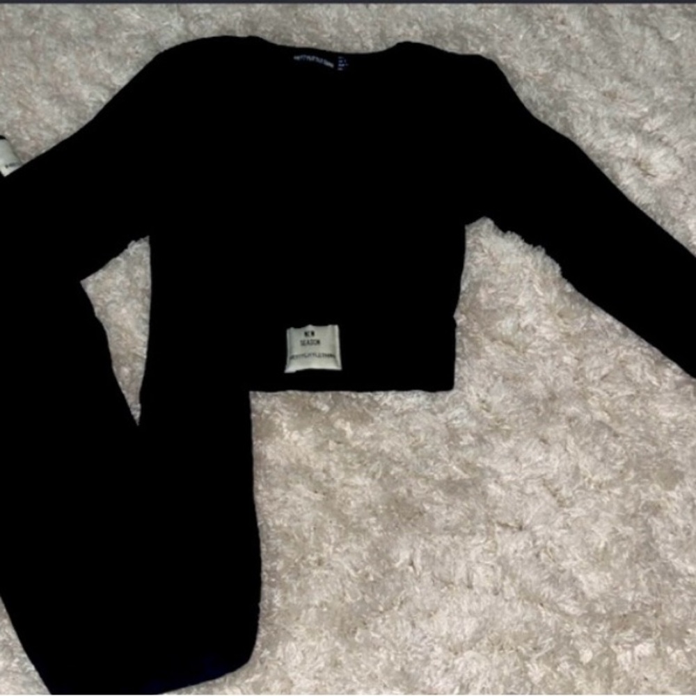 PrettyLittleThing Black Crop Top